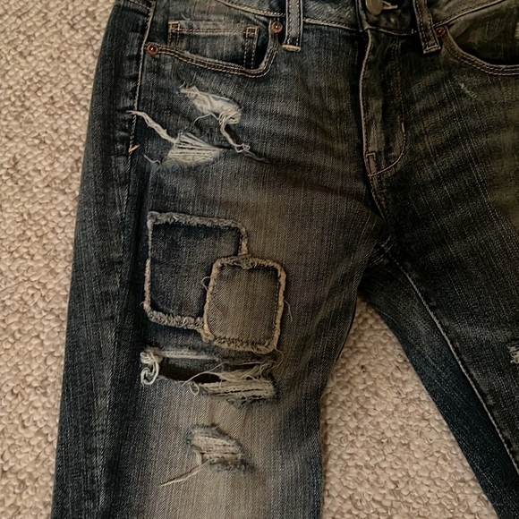 American eagle distressd Jean size 4 - Picture 4 of 6